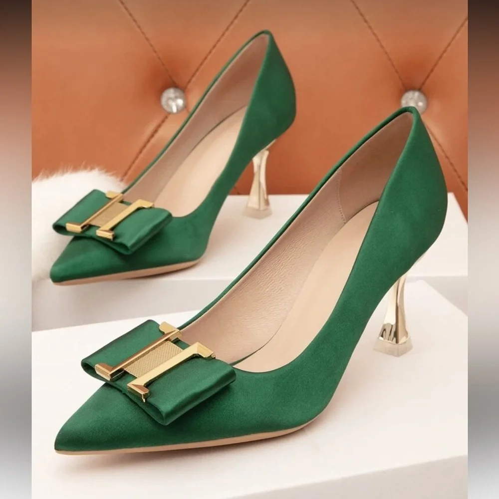 Elegant Green Women's Heels with Gold Accents - Picture 1 of 5